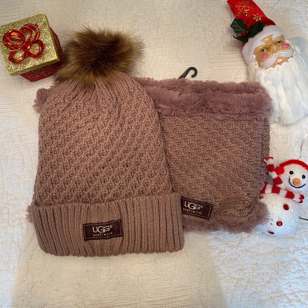 Ugg 2 pc scarf and hat set